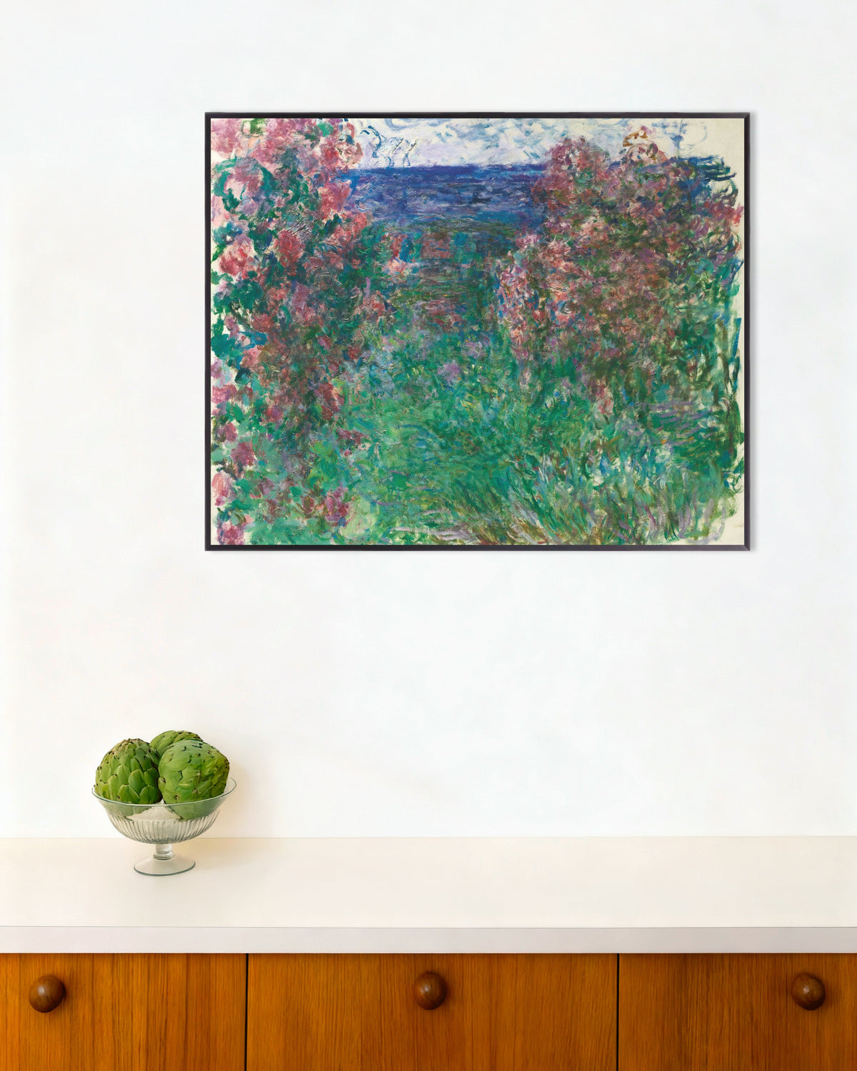 Claude Monet’n Talo ruusujen keskellä (n. 1925) -juliste metallikehyksessä