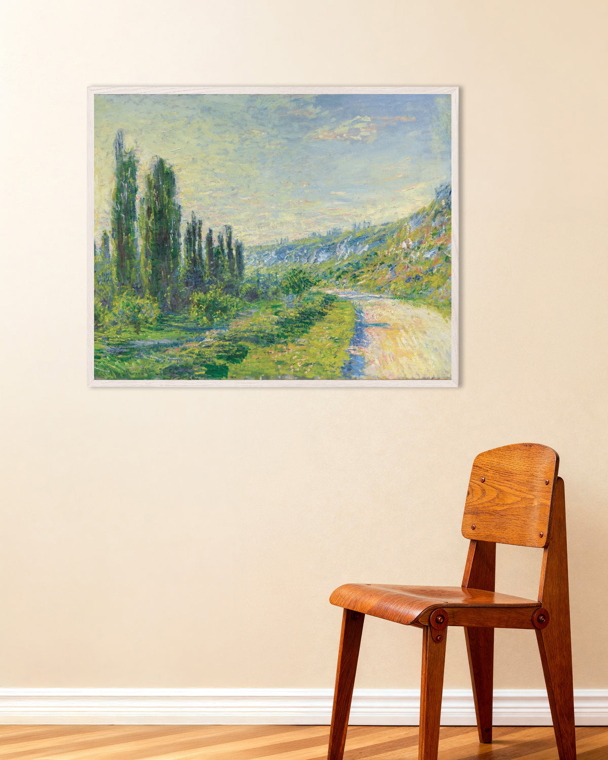 Claude Monet’n Tie Vétheuilissa (n. 1880) -juliste valkoisessa puukehyksessä