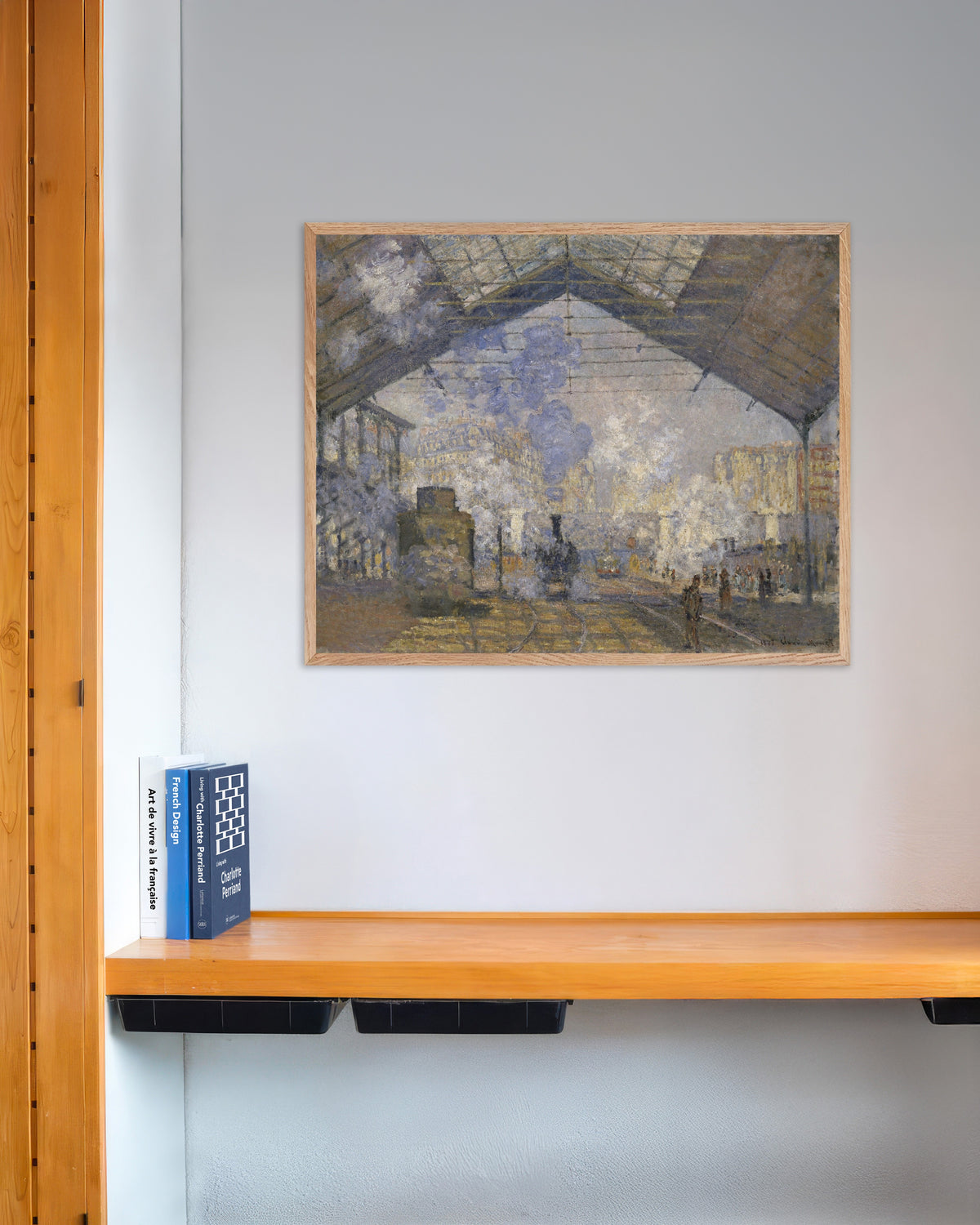Claude Monet’n Saint-Lazaren rautatieasema (1877) -juliste luonnonvärisessä puukehyksessä