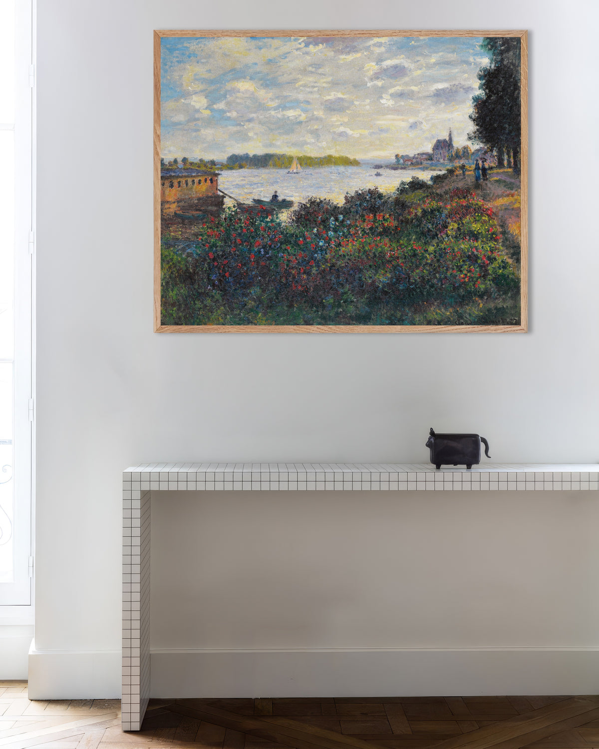 Claude Monet’n Seine Argenteuilissa (1877) -juliste luonnonvärisessä puukehyksessä