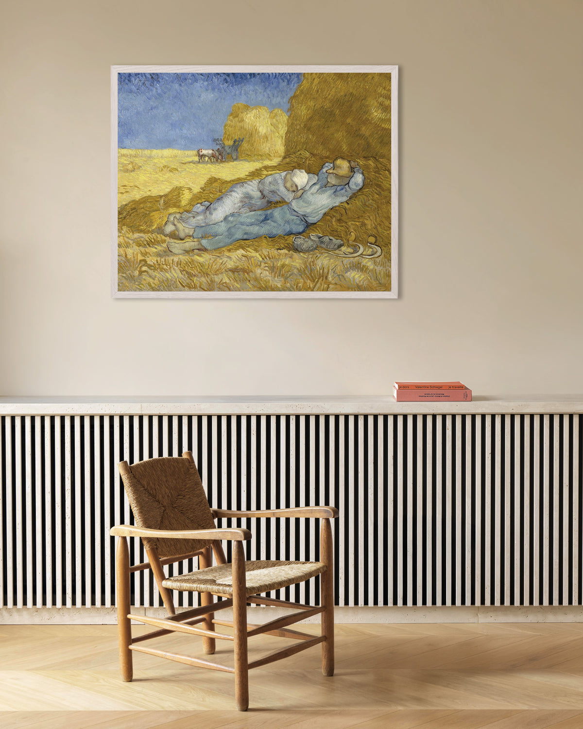 Juliste teoksesta Siesta Milletiä mukaillen (1890), Vincent van Gogh, valkoisella puukehyksellä