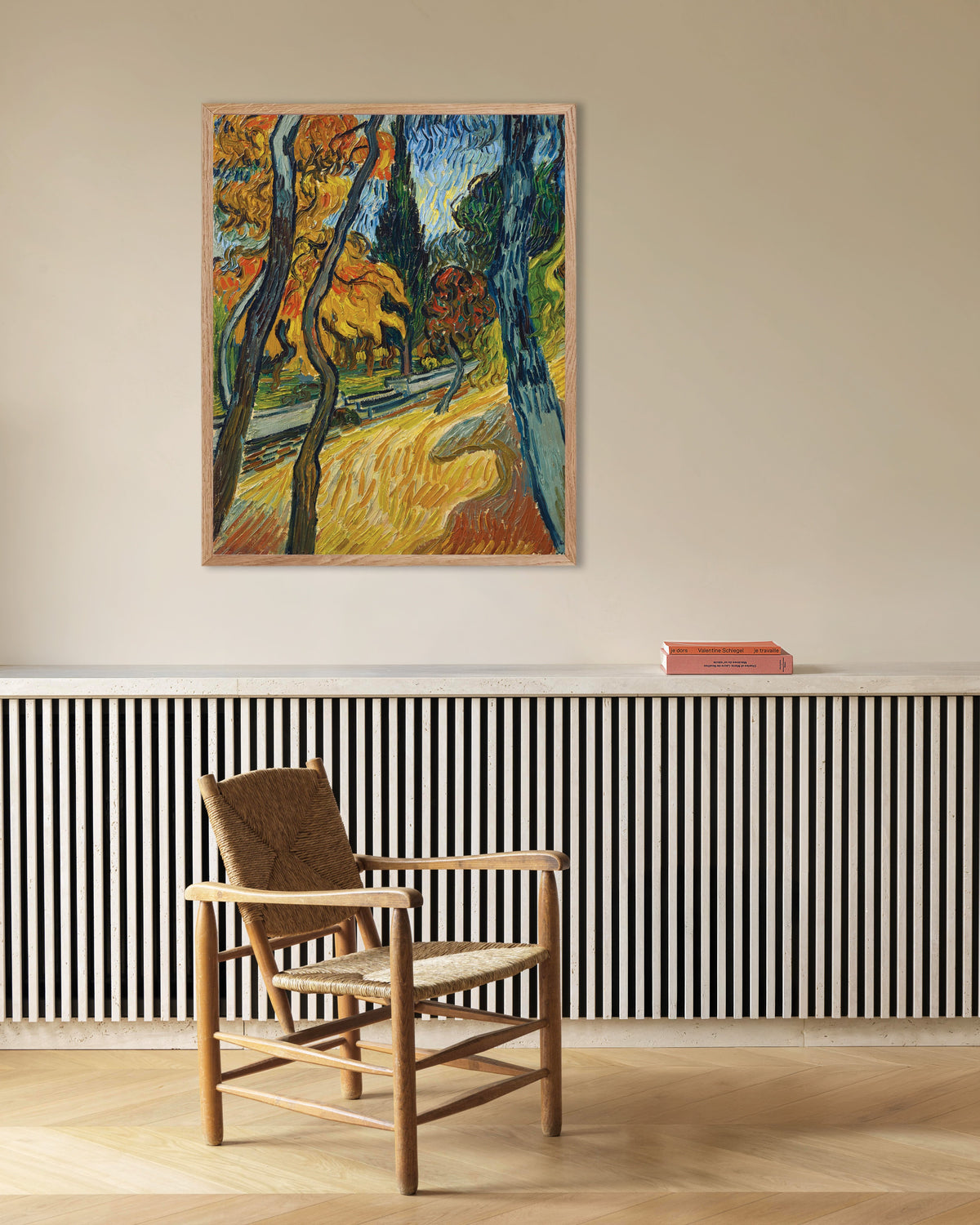 Juliste teoksesta Puut Asylum Gardenissa (1889), Vincent van Goghin teos, luonnonvärisellä puukehyksellä
