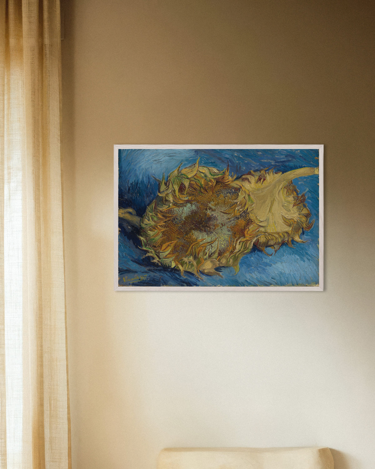Juliste teoksesta Kaksi leikattua auringonkukkaa (1887), Vincent van Gogh, valkoisilla puukehyksillä