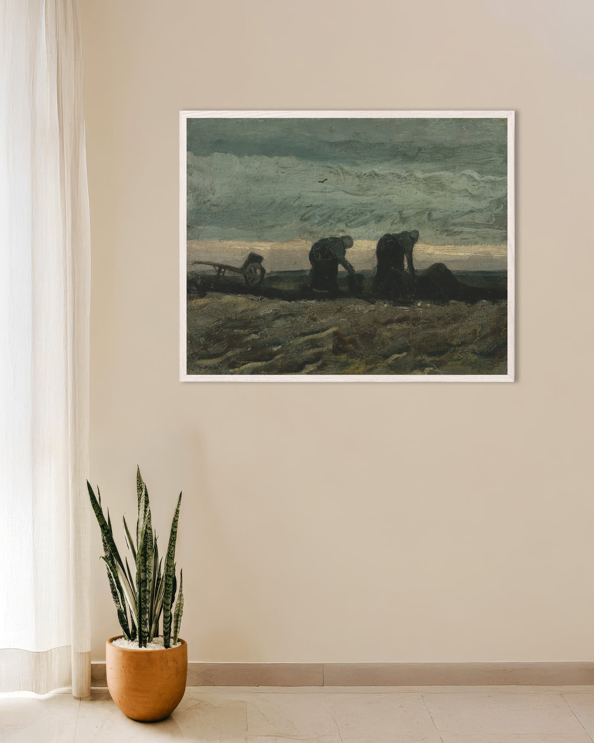 Juliste, jossa on Vincent van Goghin teos Kaksi naista nummella (1883), valkoisilla puukehyksillä