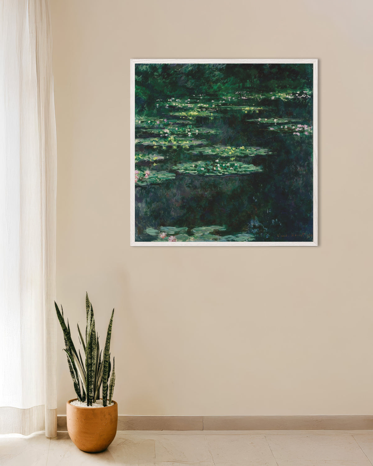 Claude Monet’n Lumpeet (1904) -juliste valkoisessa puukehyksessä