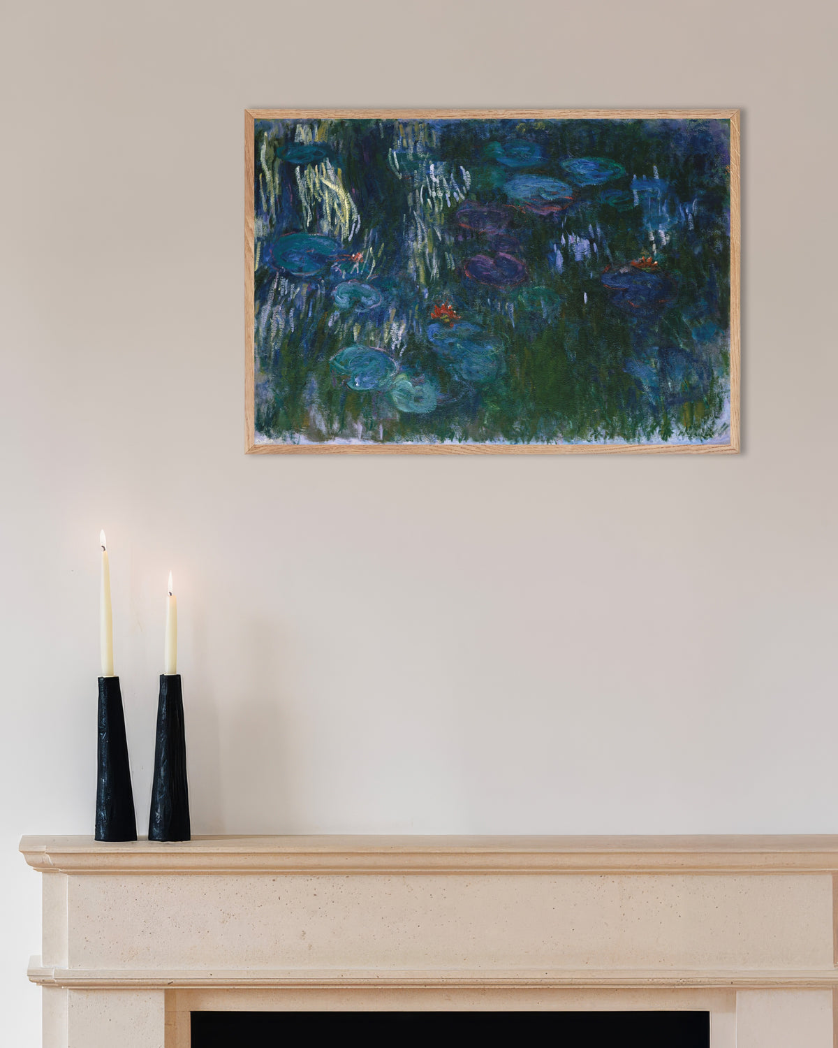 Claude Monet’n Lumpeet (1916–1919) -juliste luonnonvärisessä puukehyksessä
