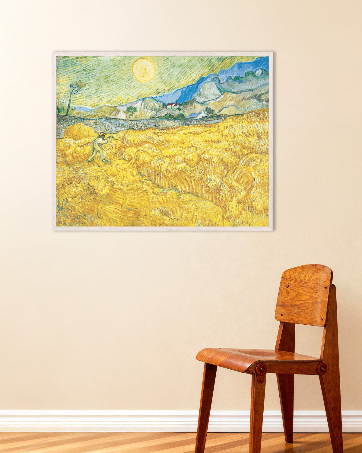 Juliste, jossa on Vincent van Goghin teos Viljapelto Saint-Paulin sairaalan takana niittäjän kanssa (1889), valkoisella puukehyksellä