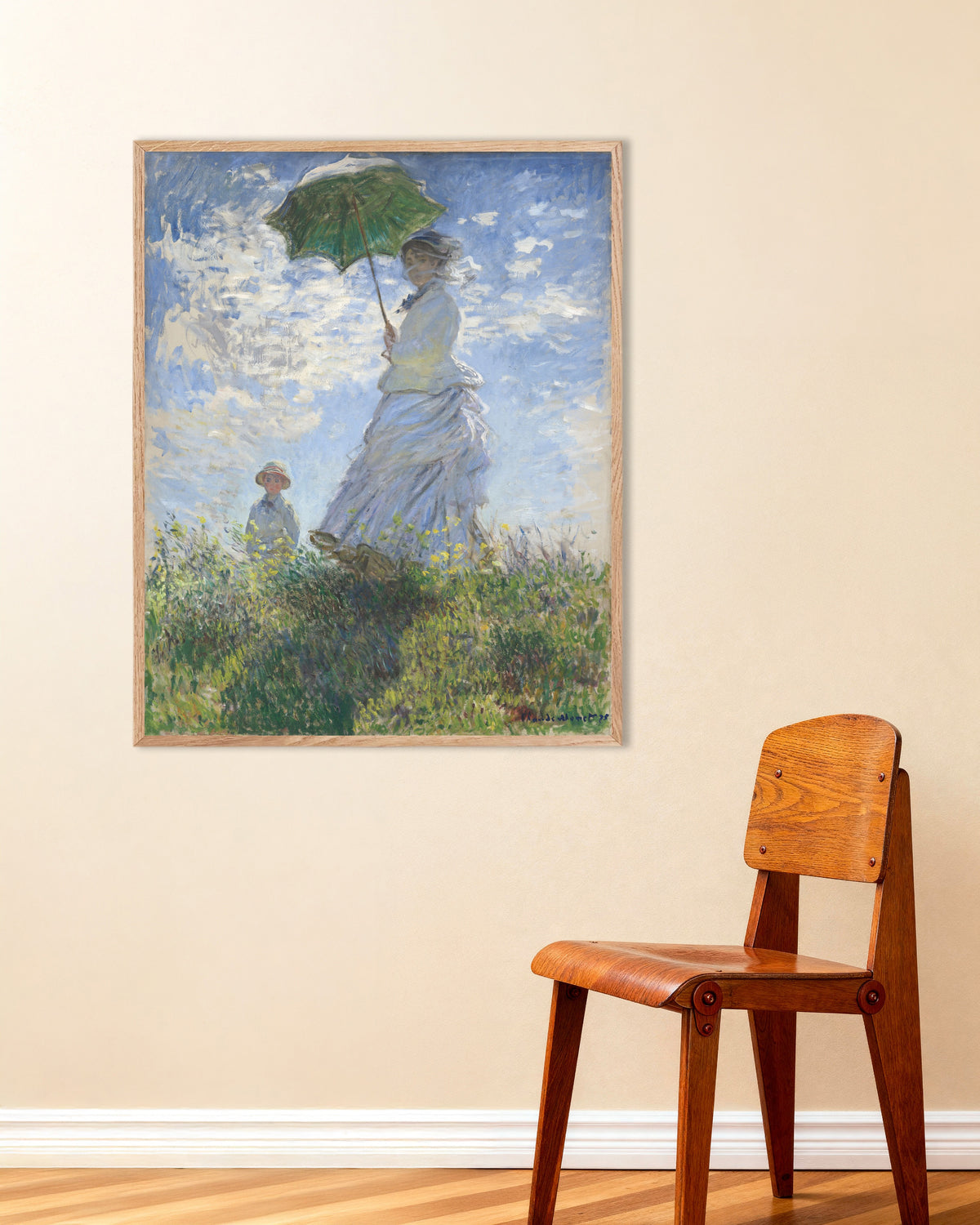 Claude Monet’n Nainen ja päivänvarjo, Madame Monet ja hänen poikansa (1875) -juliste luonnonvärisessä puukehyksessä