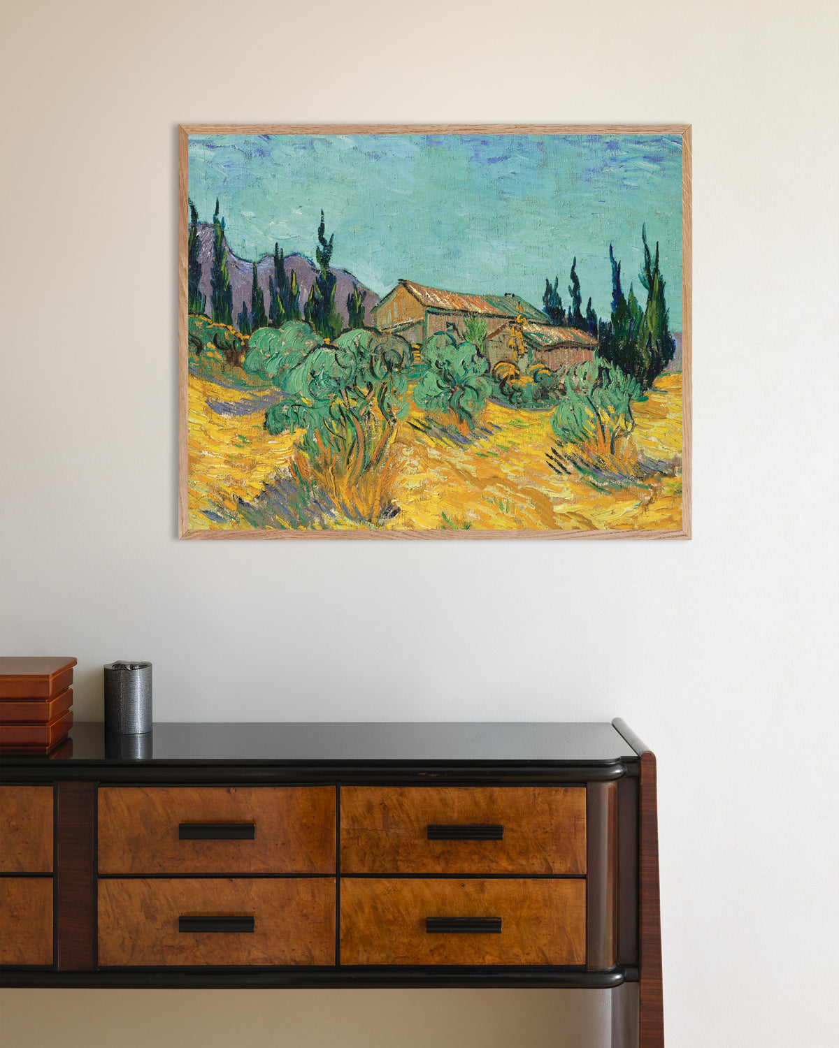 Juliste teoksesta Puupuhdat oliivipuiden ja sypressien keskellä (1889), Vincent van Gogh, luonnonvärisellä puukehyksellä
